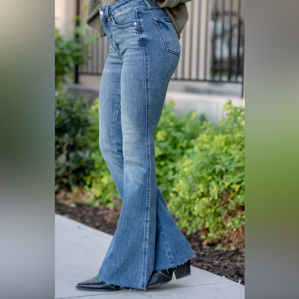 NEW Judy Blue mid rise tummy control vintage Flare Size 16W